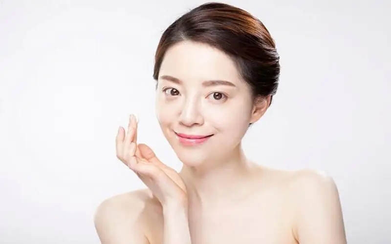 kem-duong-am-cho-da-mat