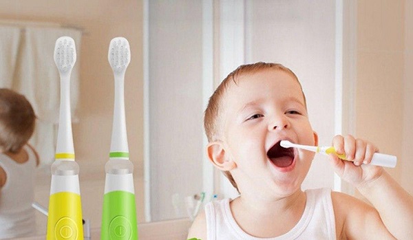 Cách chọn bàn chải đánh răng điện cho bé an toàn
