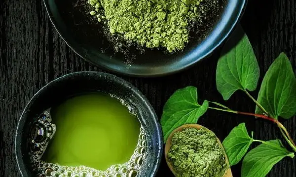 Cách làm nước hoa hồng từ rau diếp cá