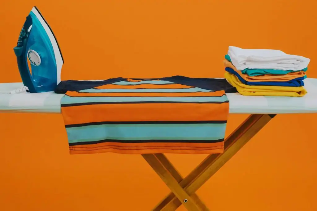 Làm sạch bàn là như thế nào đúng cách