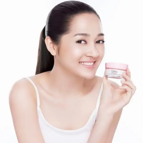Kem dưỡng da ban đêm giá bình dân Pond'S Bright Beauty