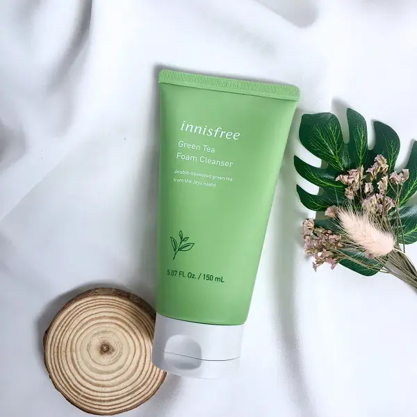 Sữa rửa mặt giúp trị mụn Jeju Innisfree Green Tea Foam Cleanser