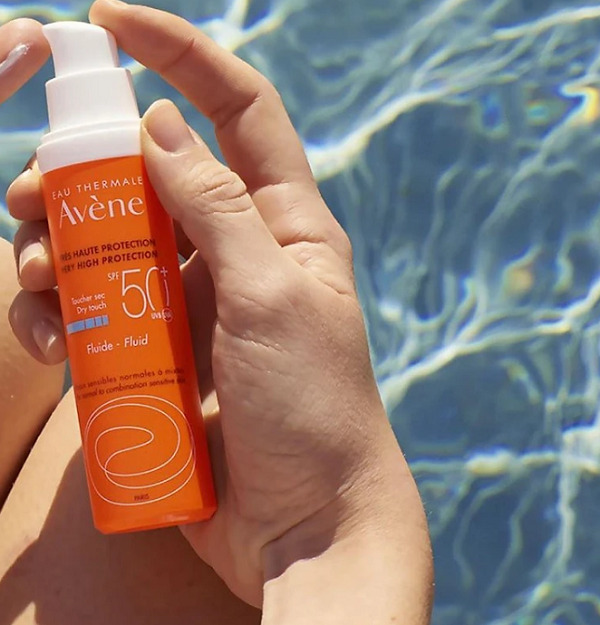 Kem chống nắng body đi biển Avene Mattifying Cleanance Sunscreen SPF50+ 50ml