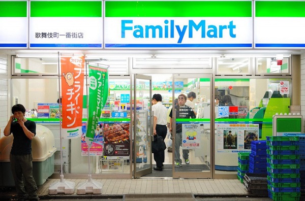 Hệ thống cửa hàng tiện lợi 24/7 FamilyMart